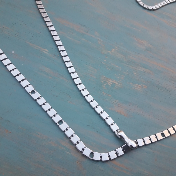 Chain Metal Belt Slinky Shiny Snaky Belt in Silvery Metal Could be Long Necklace - Picture 13 of 15